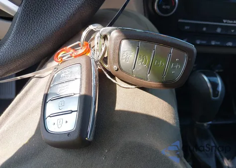 2019 Hyundai Tucson Sel z USA, uszkodzony, nr VIN KM8J33AL2KU931922